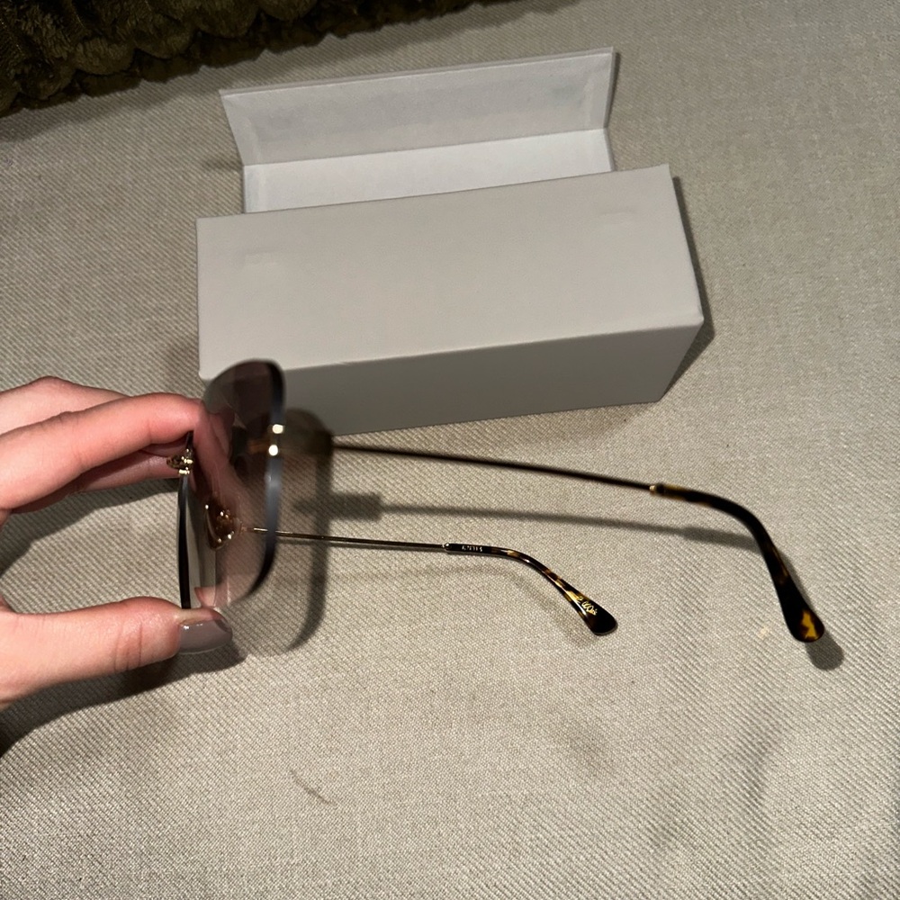 NEW - DEZI “2000’s” Gold Frame Sunglasses - Picture 5 of 9
